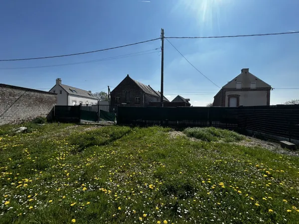 Terrain constructible 1225 m²