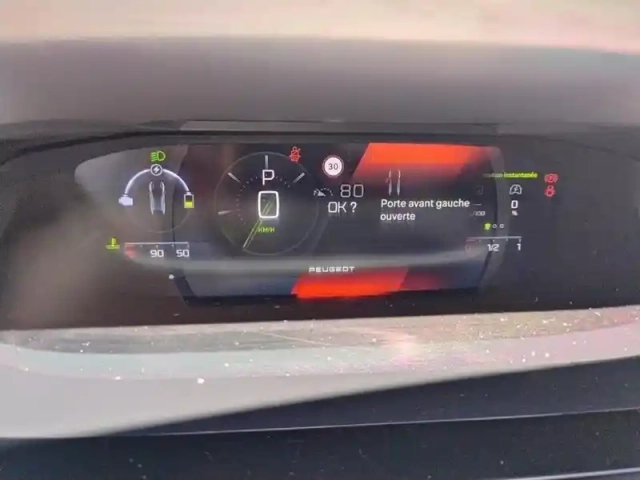 Peugeot 408 hybrid 136 e-dcs6 gt — photo 21