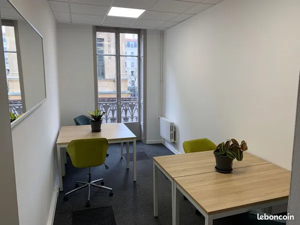 Bureau fermé de 4/5 postes à louer dans espace partagé - Centre de Lyon - Bourse (69002)