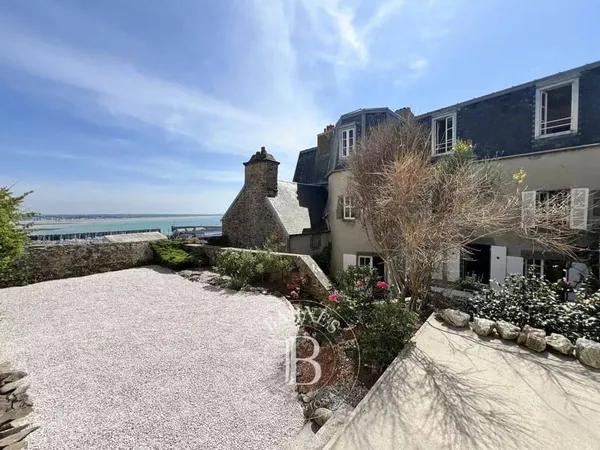 Maison de ville 11 pièces 277 m²