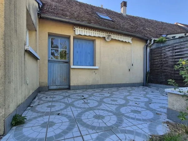 Maison ancienne à rénover Garage et greniers aménageables