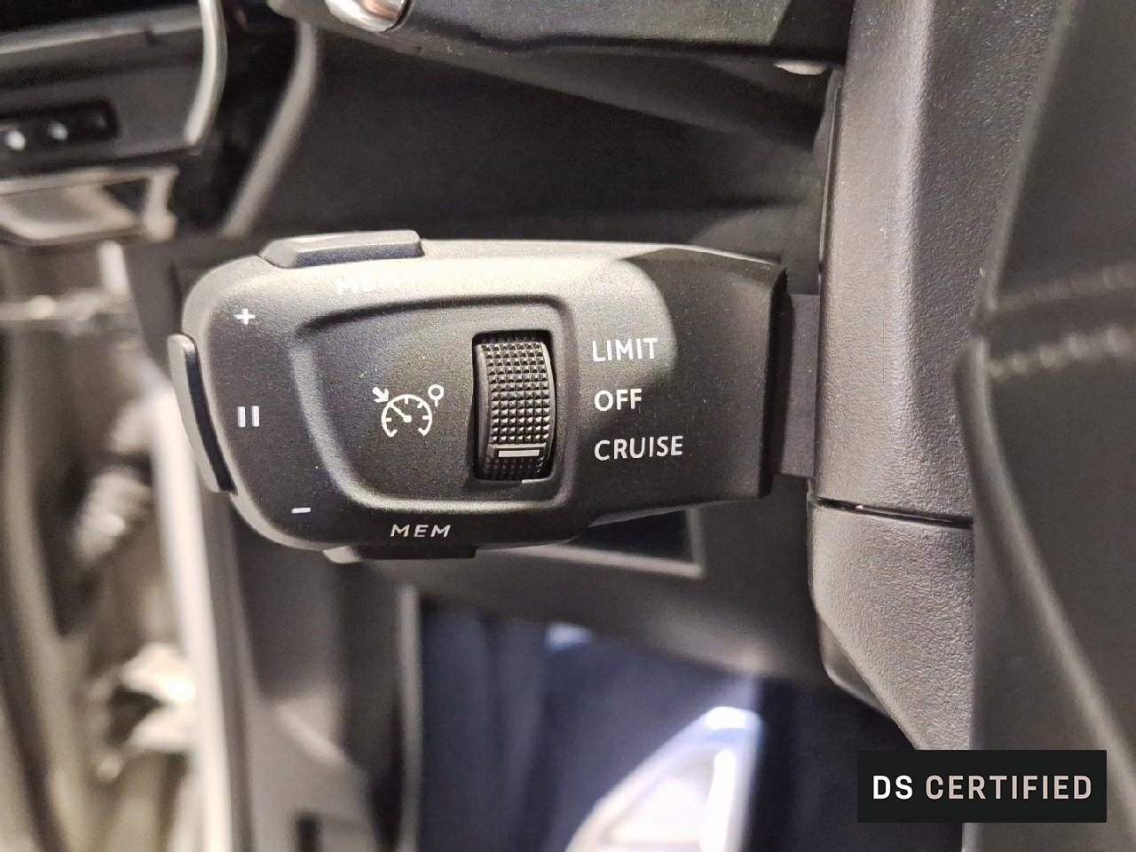 Ds Ds 7 crossback crossback hybride e-tense 300 eat8 4x4 rivoli — photo 24