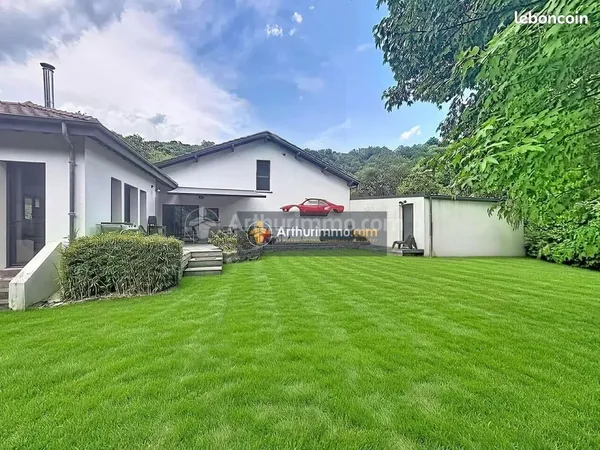 Propriété 8 pièces 200 m²