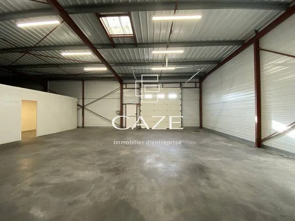 Local d'activité 240 m²