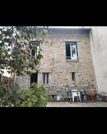 🏡 Maison en pierres avec vue et jardin