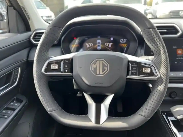 Mg Zs 1.5l 197ch hybrid+ luxury — photo 16