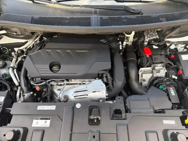 Citroën C5 Aircross hybride rechargeable 225 s&amp;s e-eat8 feel — photo 7