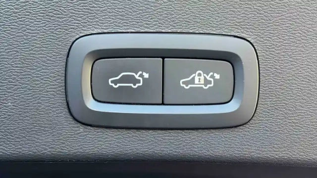 Volvo Xc40 t4 recharge 129+82 ch dct7 — photo 6