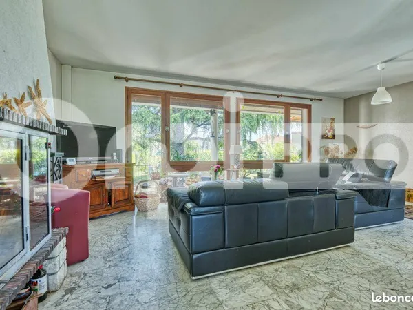 Bureau 150 m²