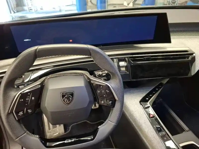 Peugeot 3008 hybrid 145 e-dcs6 — photo 10
