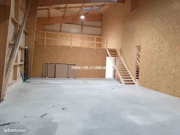 Bureaux 150 m² LA CHAPELLE BASSE MER