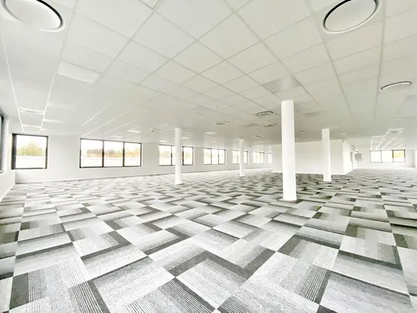 Local professionnel 625 m²