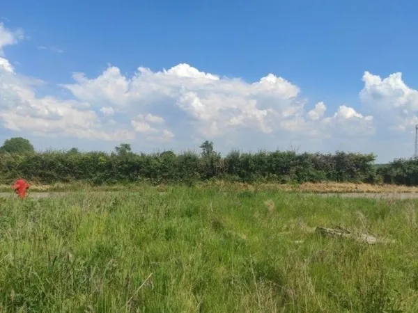 Terrain 1889 m²