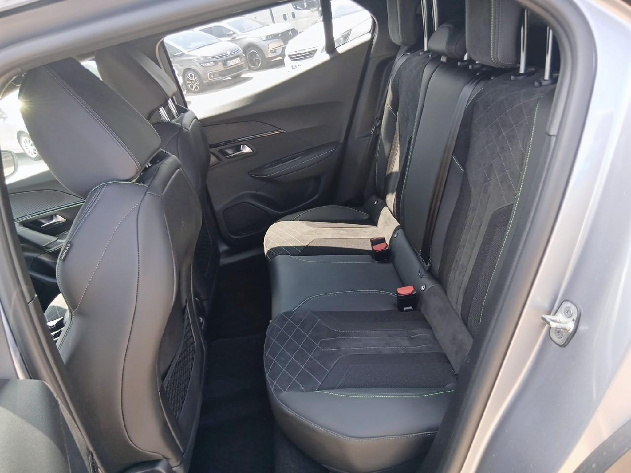 Peugeot 2008 puretech 155 s&s eat8 gt pack — photo 10