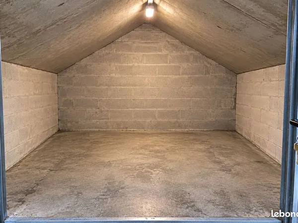 Cave sécurisée de 10,5 m² - Porte métallique avec serrure - Évry (91)