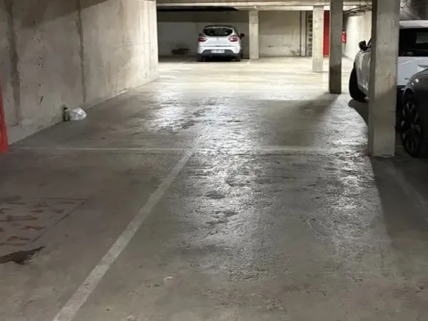 Parking souterrain moto