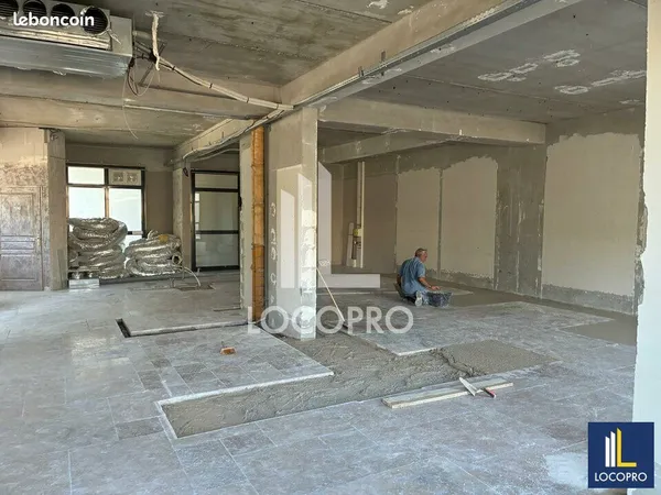 Local commercial 157 m²