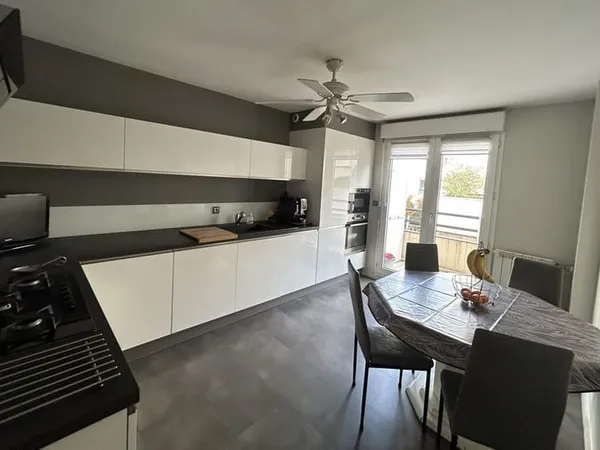 BIEN RARE À VILLEURBANNE  T4 TRAVERSANT AVEC TERRASSE DE +50