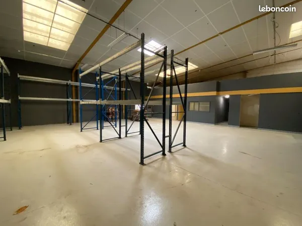 Local d'activités 750 m² avec chambres froides, Saint-Maximin