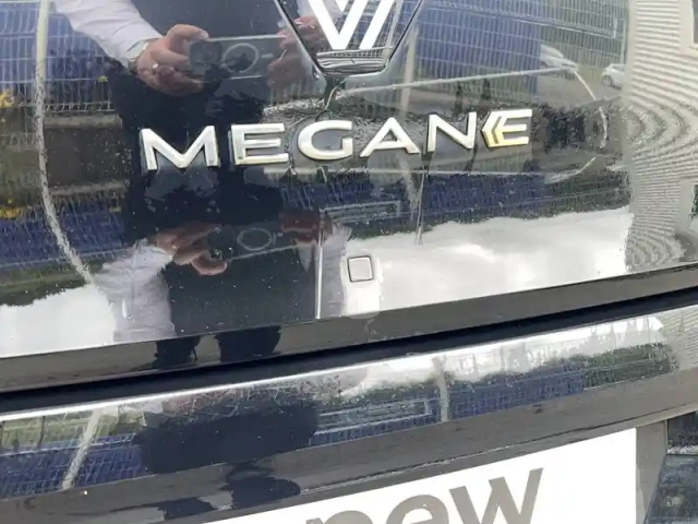 Renault Megane e-tech ev60 220 ch super charge — photo 14