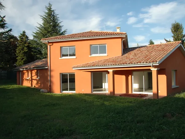 Loue maison 179m² Caluire 6 pièces terrasse et jardin arboré clos 1000m² 4 chambres garage