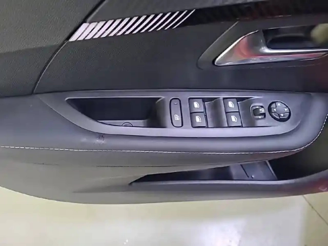 Peugeot 208 hybrid 110 e-dcs6 — photo 41