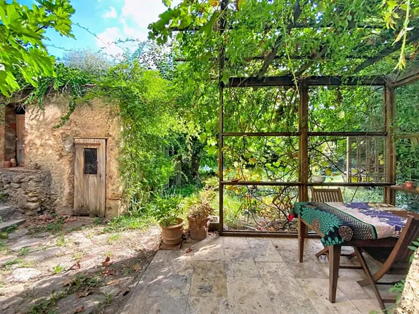 Appartement en rez de chaussée avec jardin de 427m²