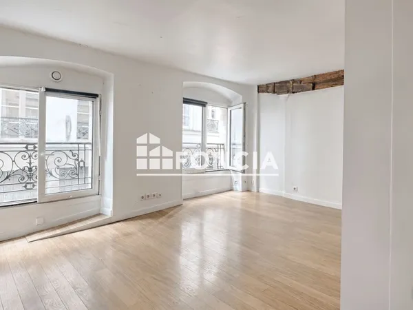 Paris iv - saint merri / beaubourg - studio à renover au calme avec 2 fenêtres sur rue