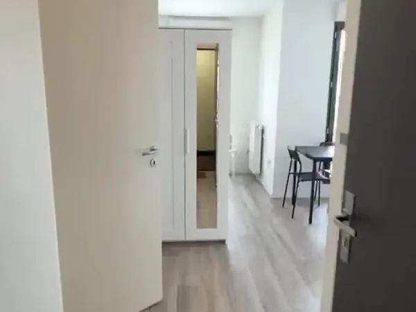 Studio à louer à Versailles avec balcon, à proximité de la gare