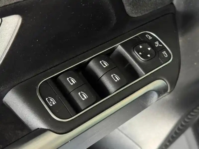 Mercedes Glb 200 d amg line — photo 40