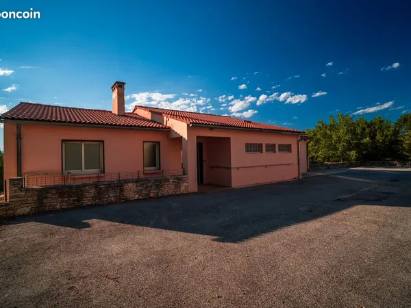 Vends maison individuelle centre ville de Barjac (Gard)