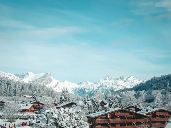 Opportunité rare à Megève : bâtiment 2641 m² avec parkings