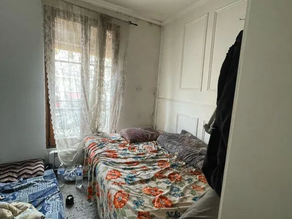Place dans une chambre partagée