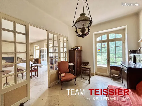 À VENDRE : Maison familiale au calme à Lamanon