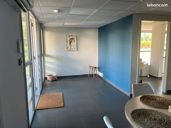 Bureau avec salle d'attente