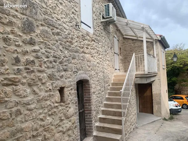 Loue appartement village