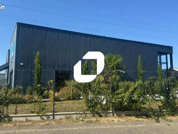 Local d'activité 596 m²