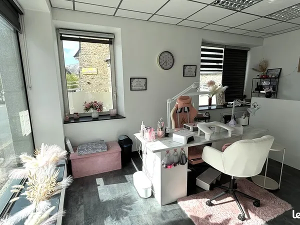 LOCAL COMMERCIAL / PROFESSIONNEL - 27 m² - CENTRE DE PLAINTEL
