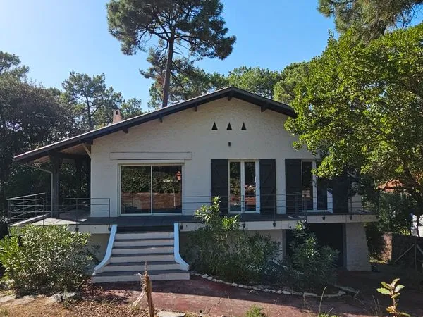 ARCACHON (Abatilles/Pyla) - MAISON SUR 2 NIVEAUX : 90 m² + T2 DE 40 m² - TERRAIN 667 m² - GARAGE 80 