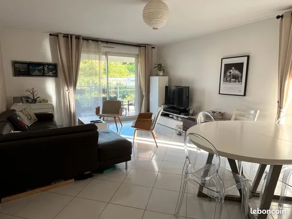 Résidence de standing-Vaste appartement 3P lumineux de 78 m² avec grande terrasse d'angle de 30 m²