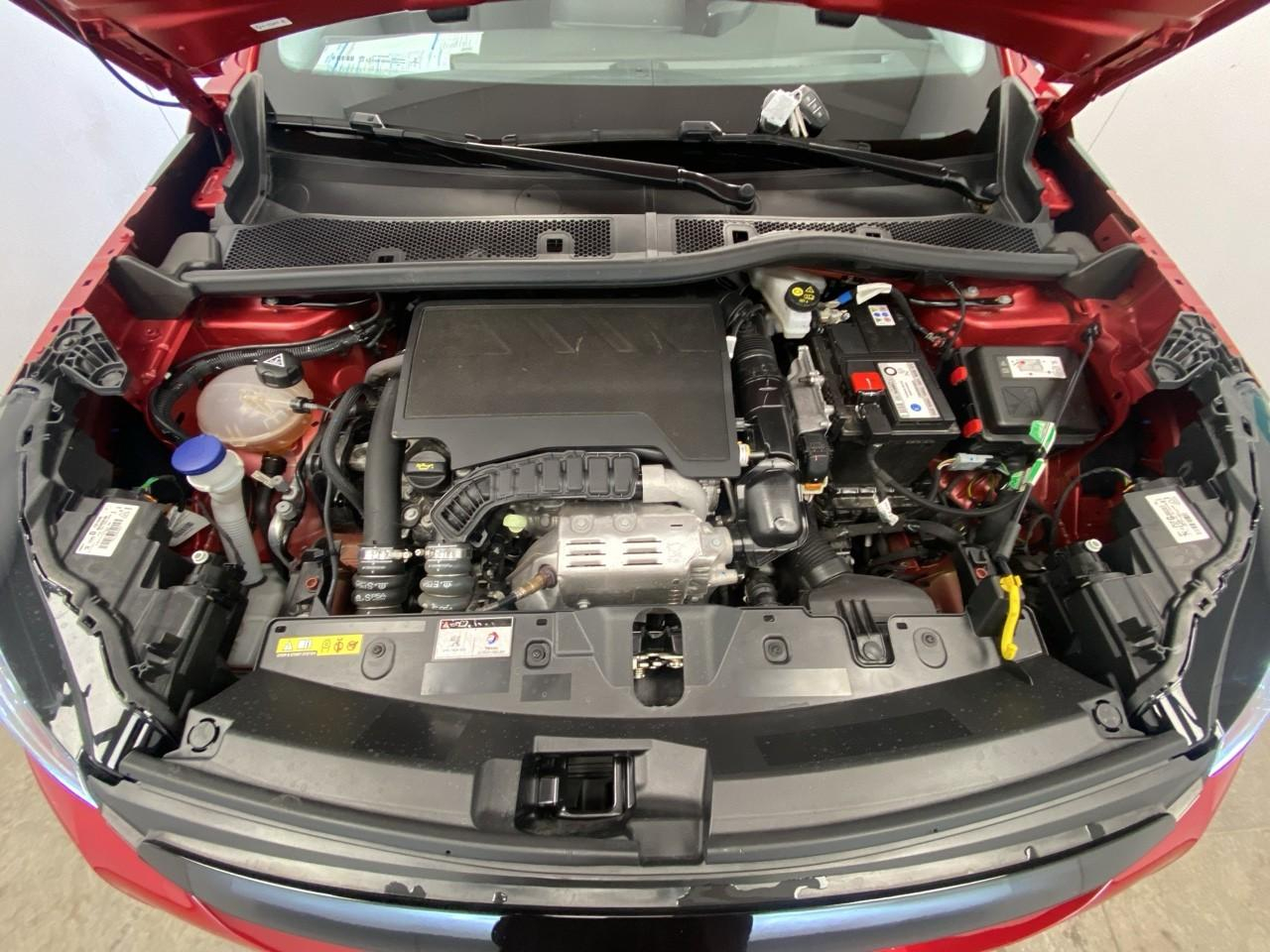 Peugeot 2008 puretech 130 s&s eat8 allure — photo 14