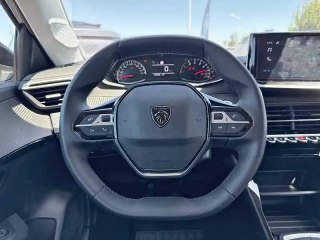 Peugeot 208 puretech 100 s&amp;s bvm6 — photo 9