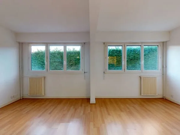 Appartement Bois d'Arcy 2 pièces 44.12 m2 + 1 cave + 1 parking extérieur