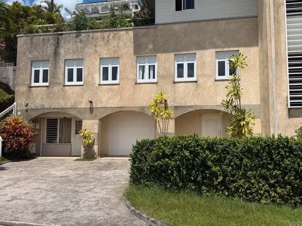 Bien immobilier de caractère 3 appartements indépendants de 325 m² à SCHOELCHER