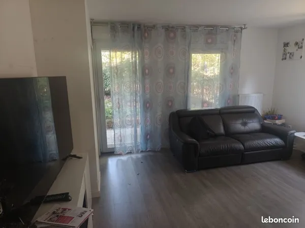 GUYANCOURT - 3 PIÈCES MEUBLÉ 50 m² - TERRASSE & JARDIN - 2 PARKINGS AVEC BORNES ÉLECTRIQUES