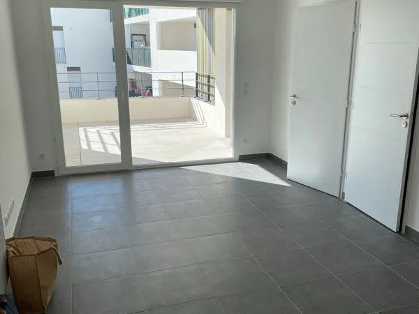 T2 récent 43 m² avec terrasse 11 m² et parking - Aube Rouge / Tram L2