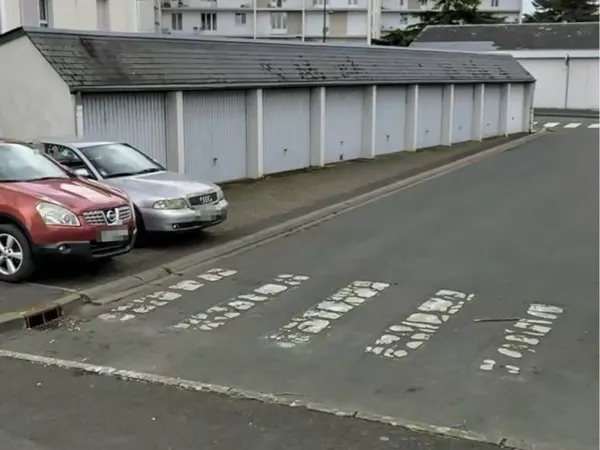 Stationnement Location La Riche 95€