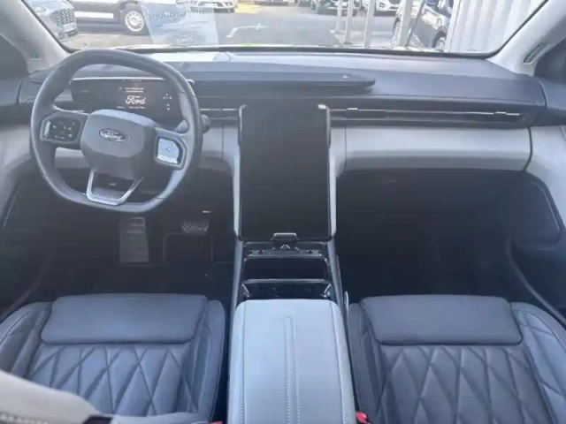 Ford Explorer 286ch extended range 77kwh pack premium rwd — photo 5