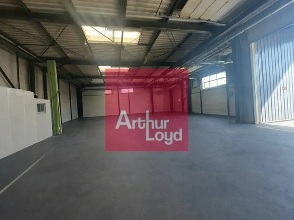 Local d'activité 1400 m²