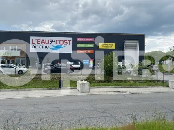 Local commercial 750 m²